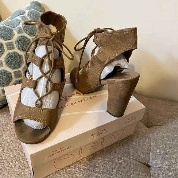 Índigo Rd. Tan Suede Lace-Up Heels - Picture 3 of 4